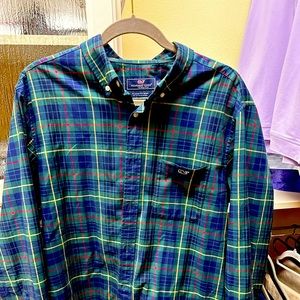 Vinyard vines- large -plaid button down